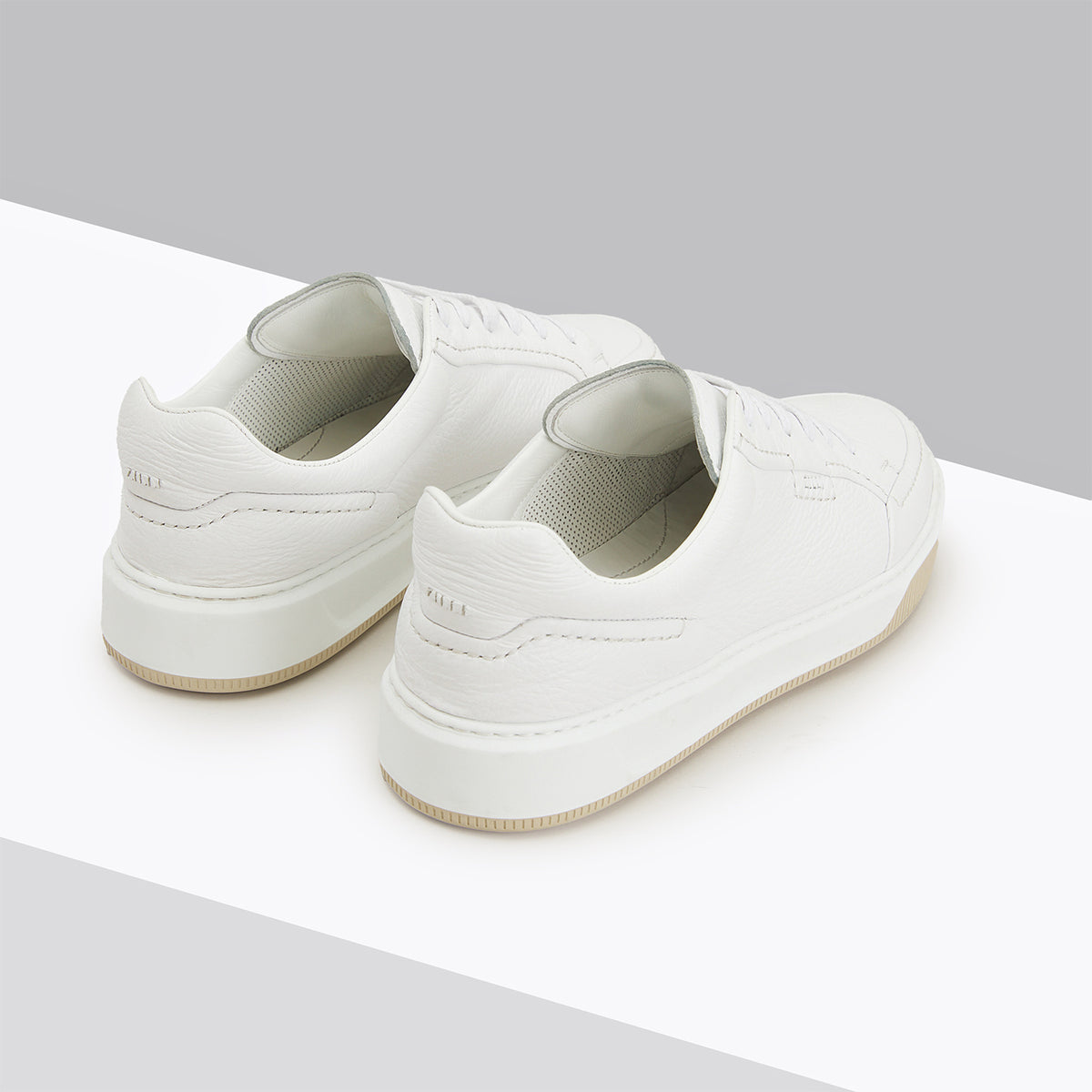 Baskets basses en cuir précieux - White