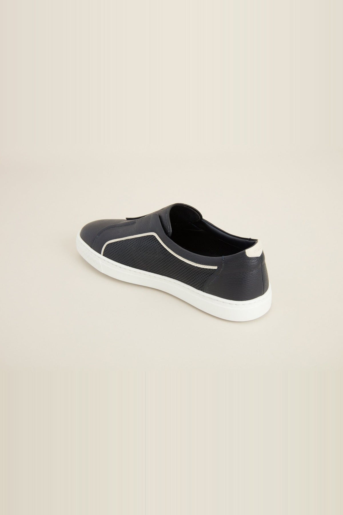 Low-top trainers in fine leather - Navy Blue