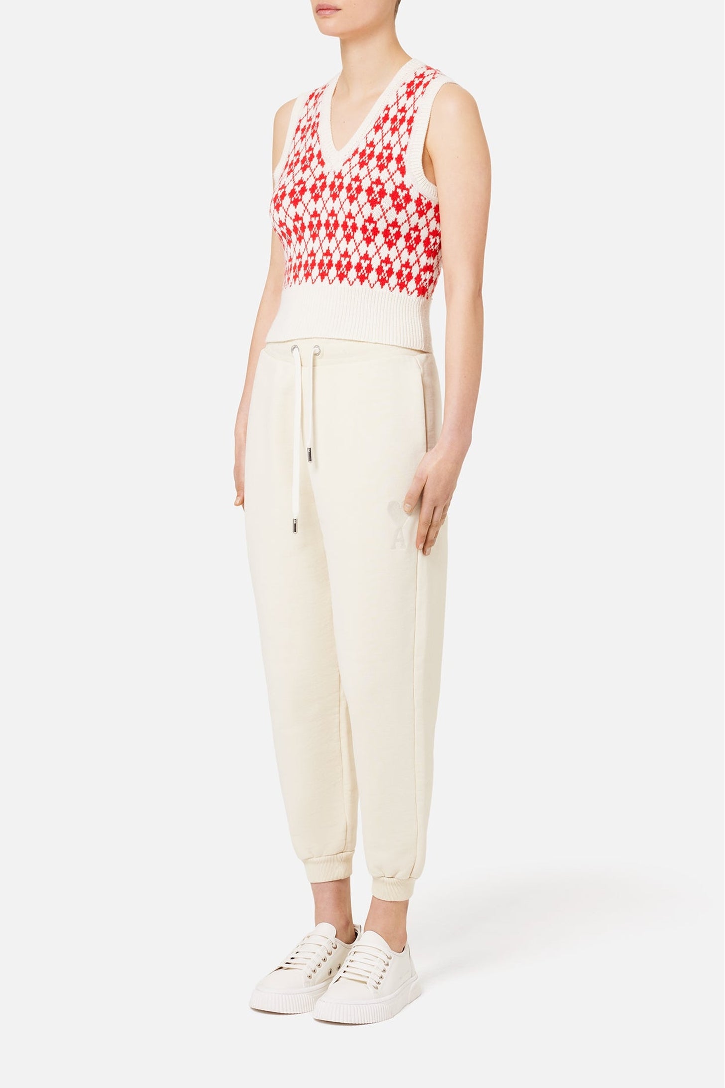 Pull jacquard sans manches à col V en laine - Off White & Red