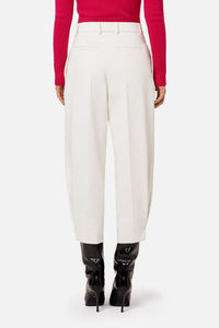 Pantalon coupe carotte à pinces en satin de coton - Off White