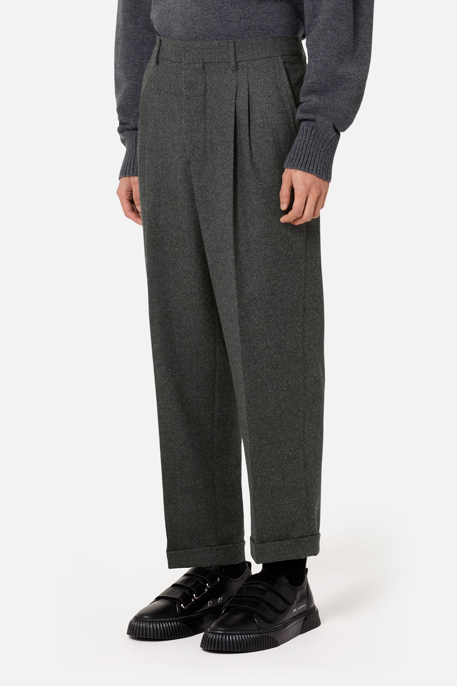 Pantalon coupe carotte à pinces en laine mélangée - Light Grey