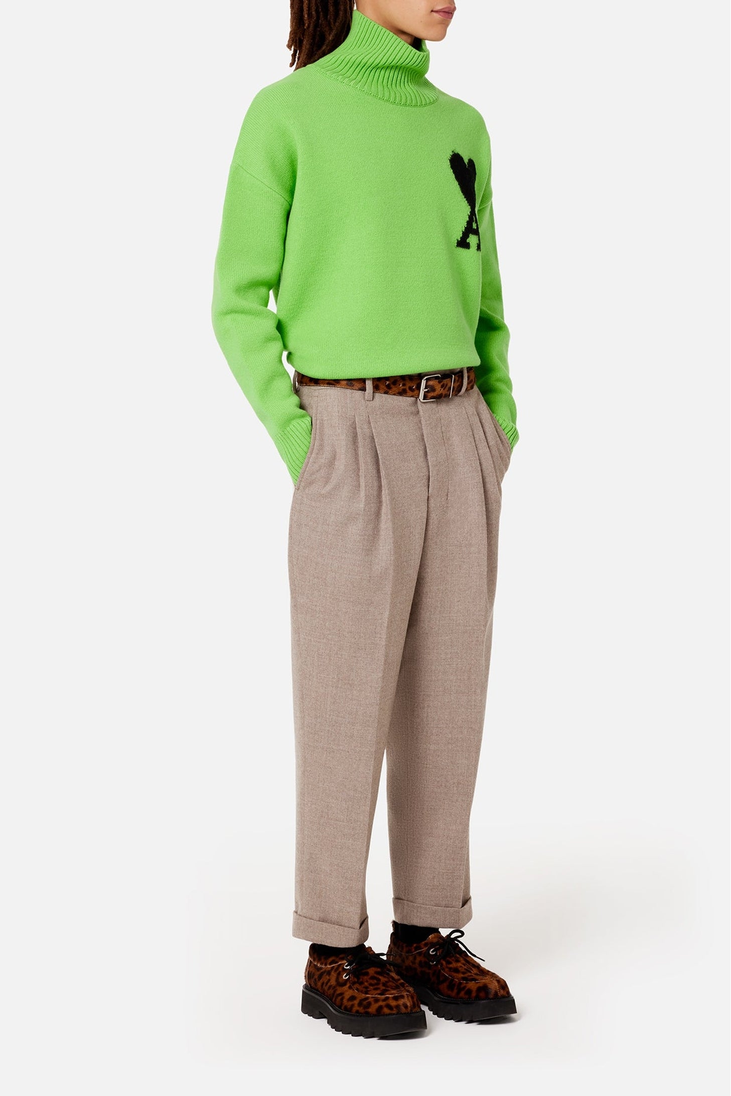Pantalon coupe carotte à revers et pinces en laine - Beige