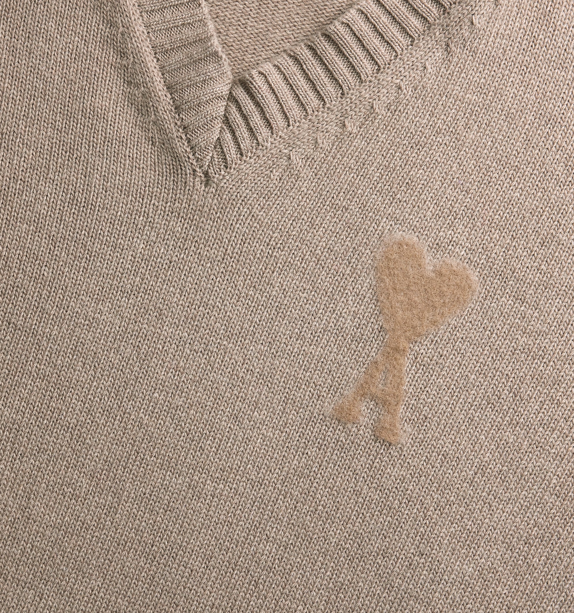 Pull Ami de Cœur à col V aiguilleté en laine - Beige