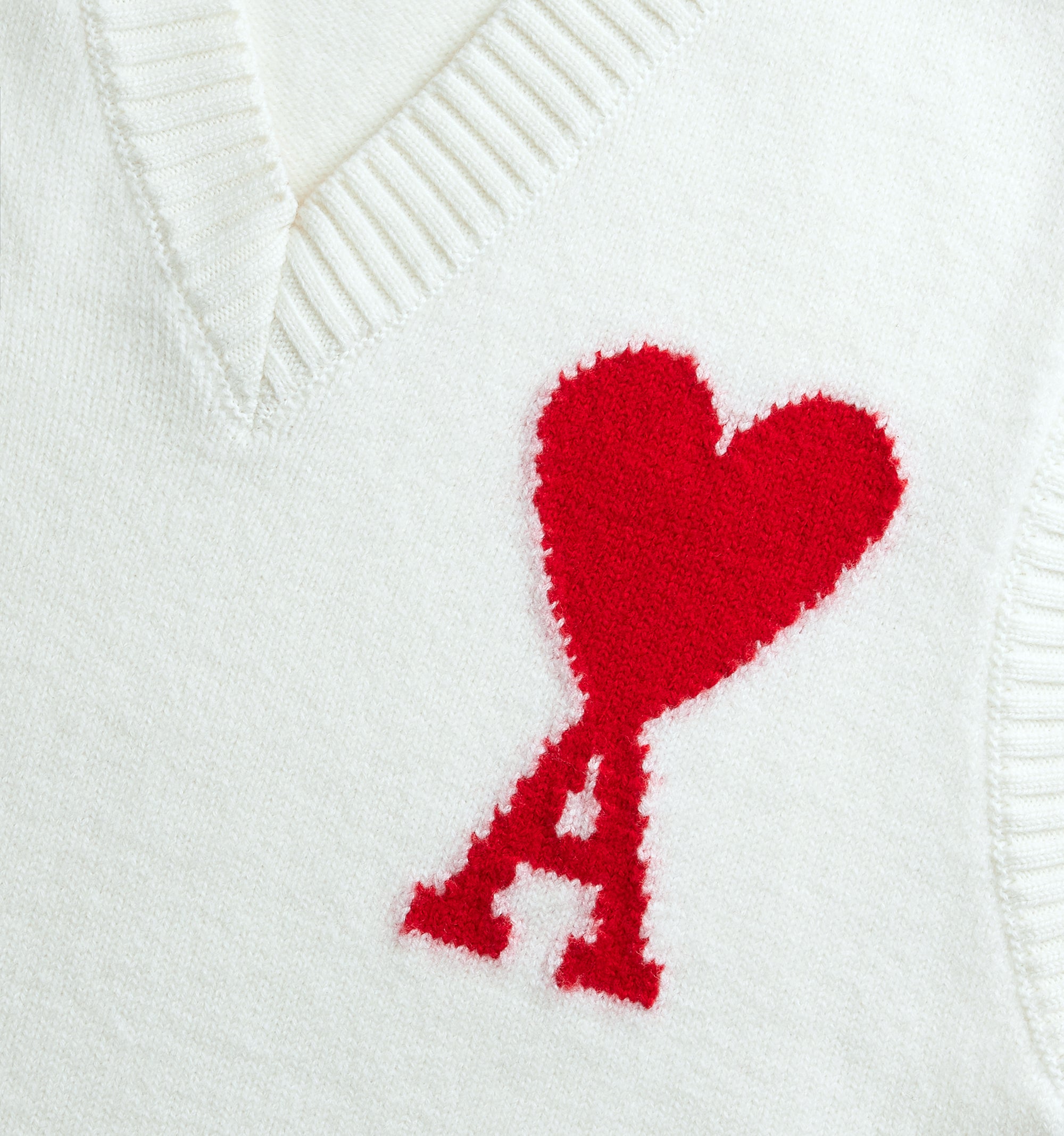 Pull Iconique ADC sans manches à col V en laine - Off White & Red