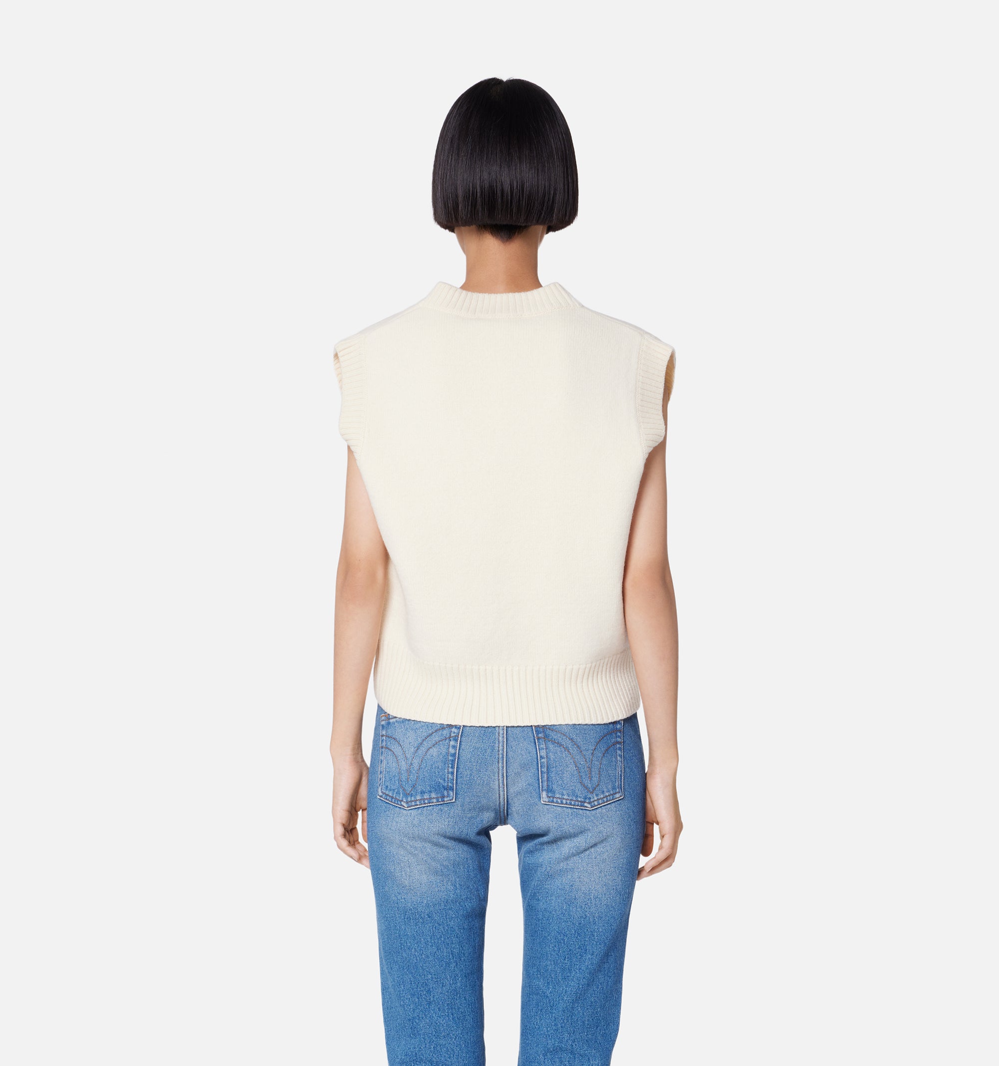 Pull Iconique ADC sans manches à col V en laine - Vanilla & White