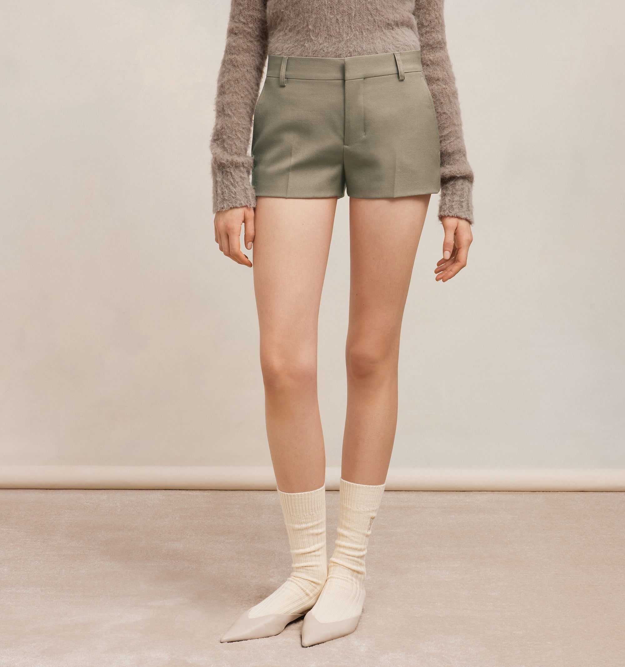 Wool shorts with welt back pockets - Taupe