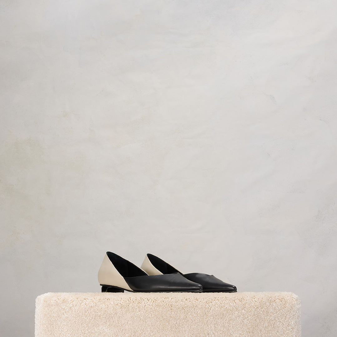 Ballerines à bouts pointus en cuir - Ivory & Black