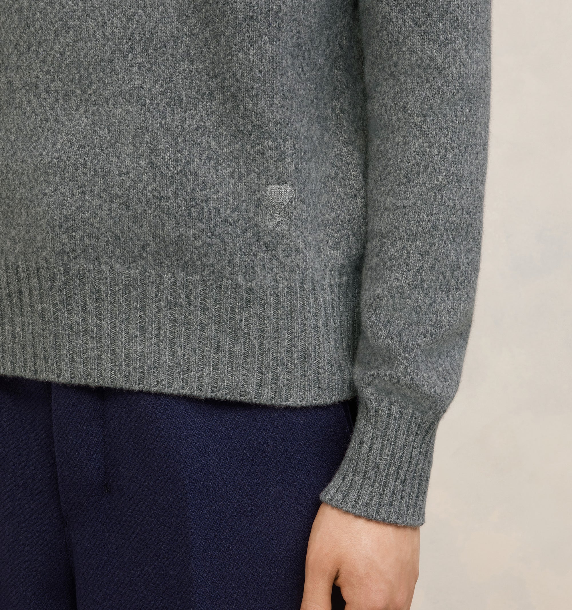 Pull Ami de Cœur à col rond en cachemire et laine - Heather Grey