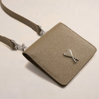 Porte-cartes Ami de Cœur à bandoulière en cuir - Taupe