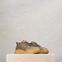 Sneakers basses Ami SN1509 en cuir - Taupe