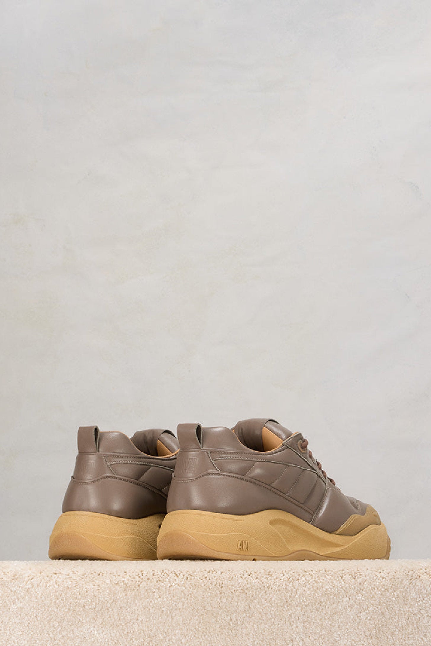 Ami SN1509 low sneakers in leather - Taupe
