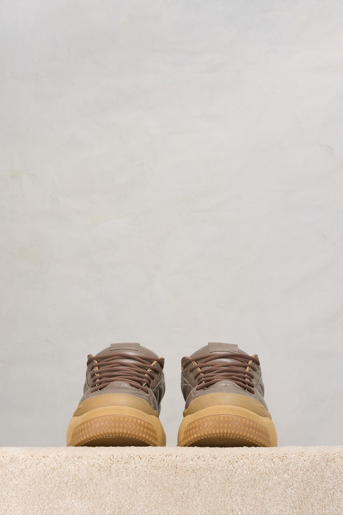 Ami SN1509 low sneakers in leather - Taupe