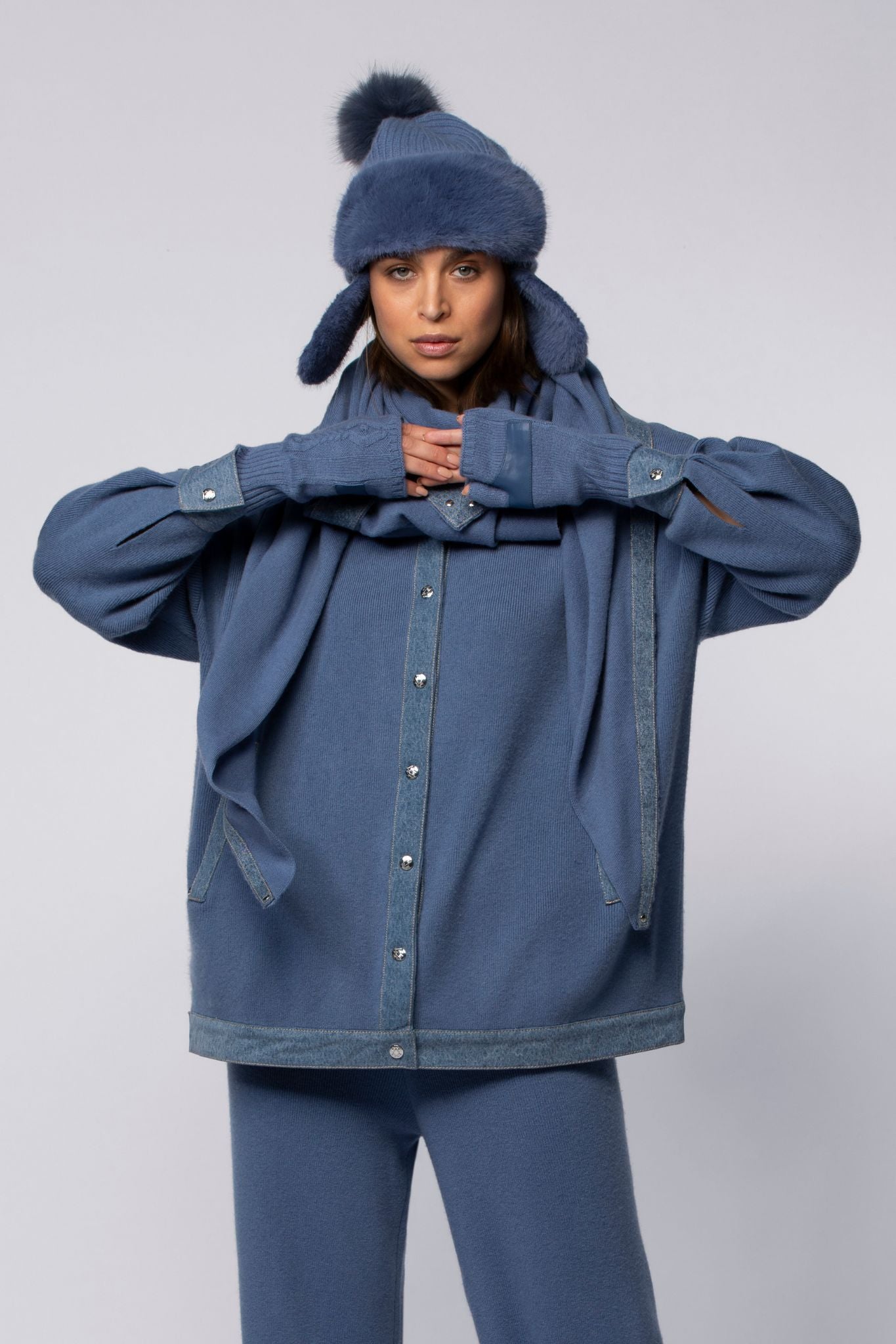 1 QTY NEW MITTENS AVEC DÉTAILS EN CUIR