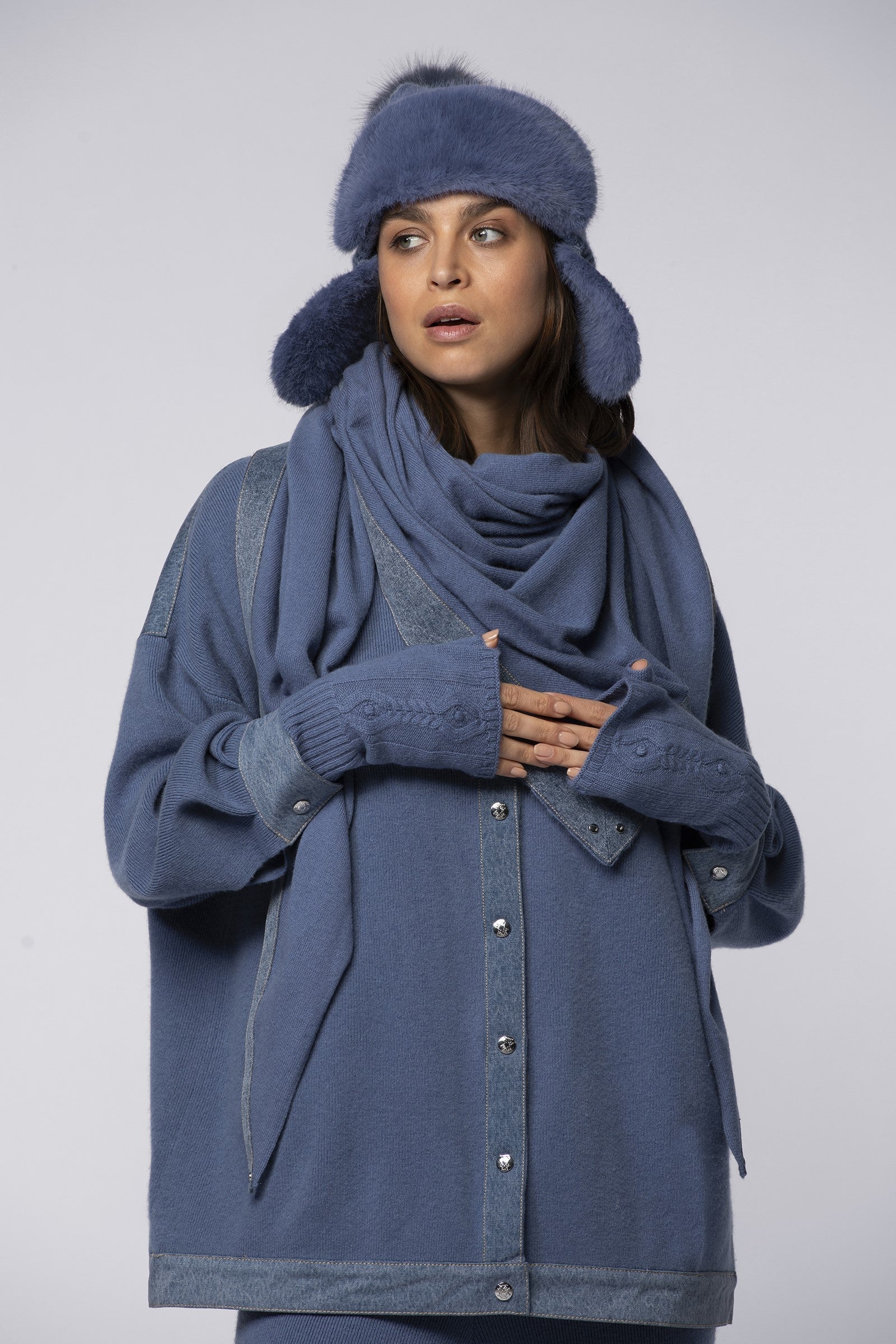 1 QTY NEW MITTENS AVEC DÉTAILS EN CUIR