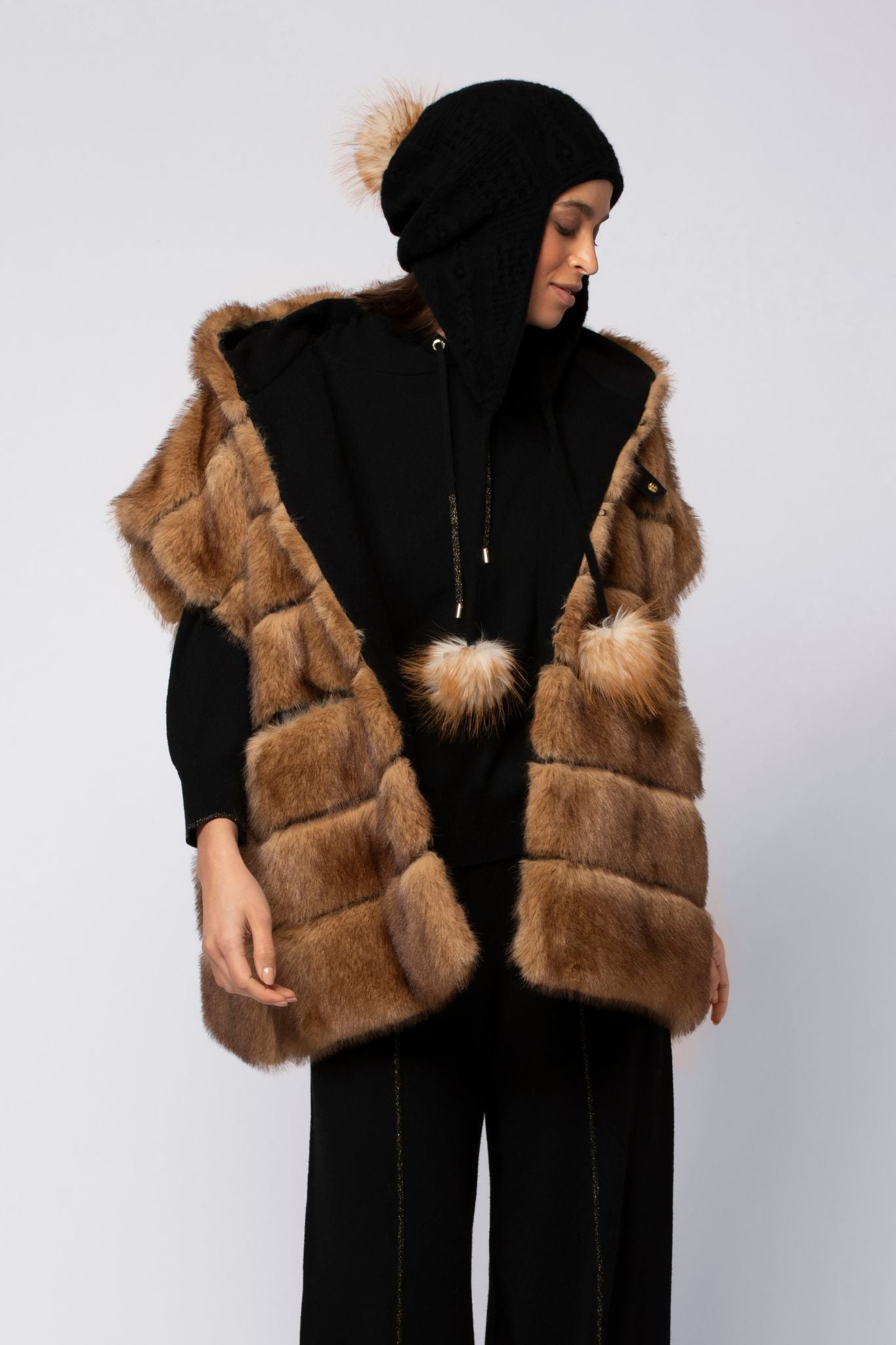 1 QTY NEW BONNET EN MAILLE ET FUREVER