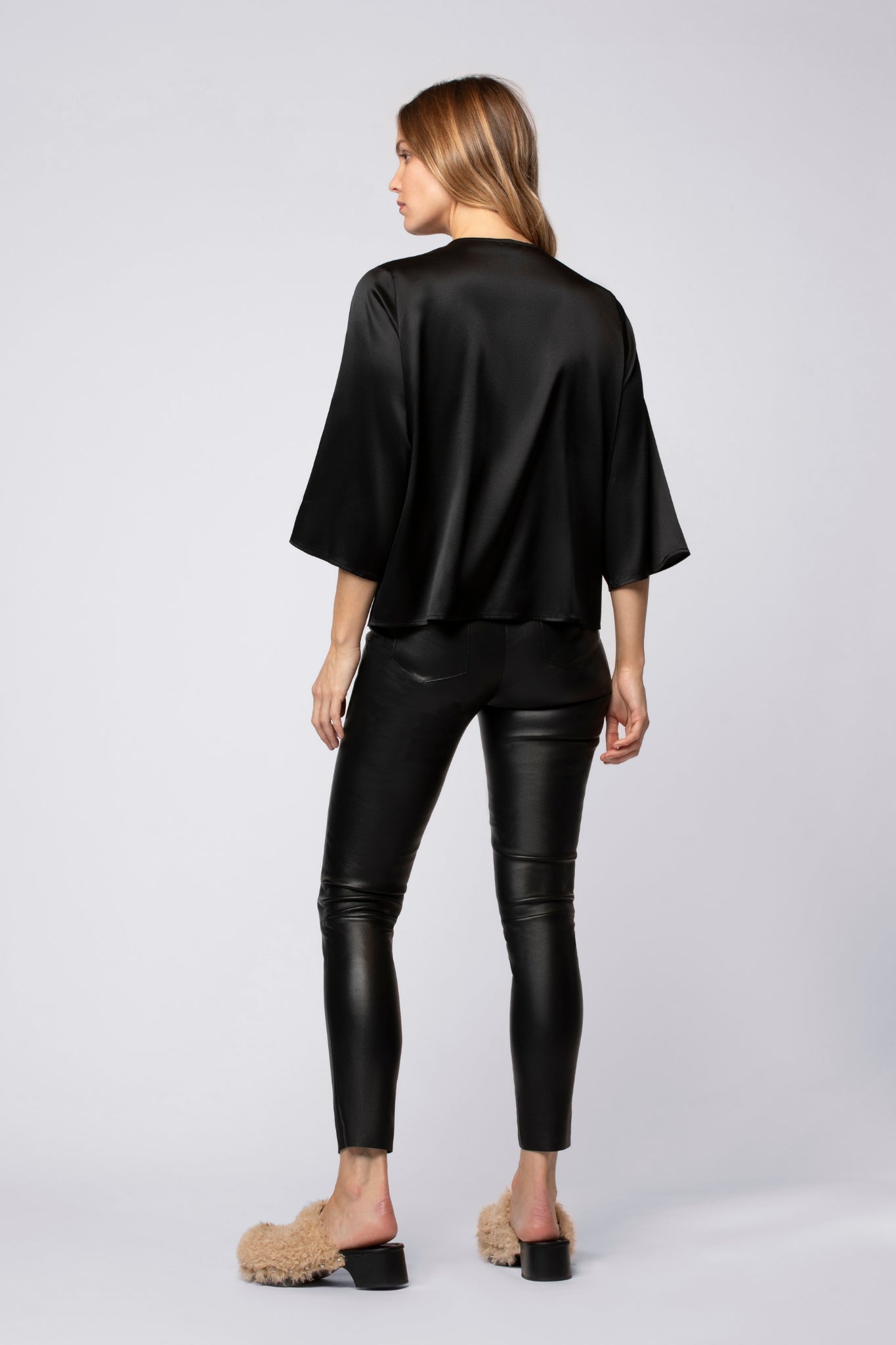 1 QTY NEW PANTALON EN CUIR STRETCH