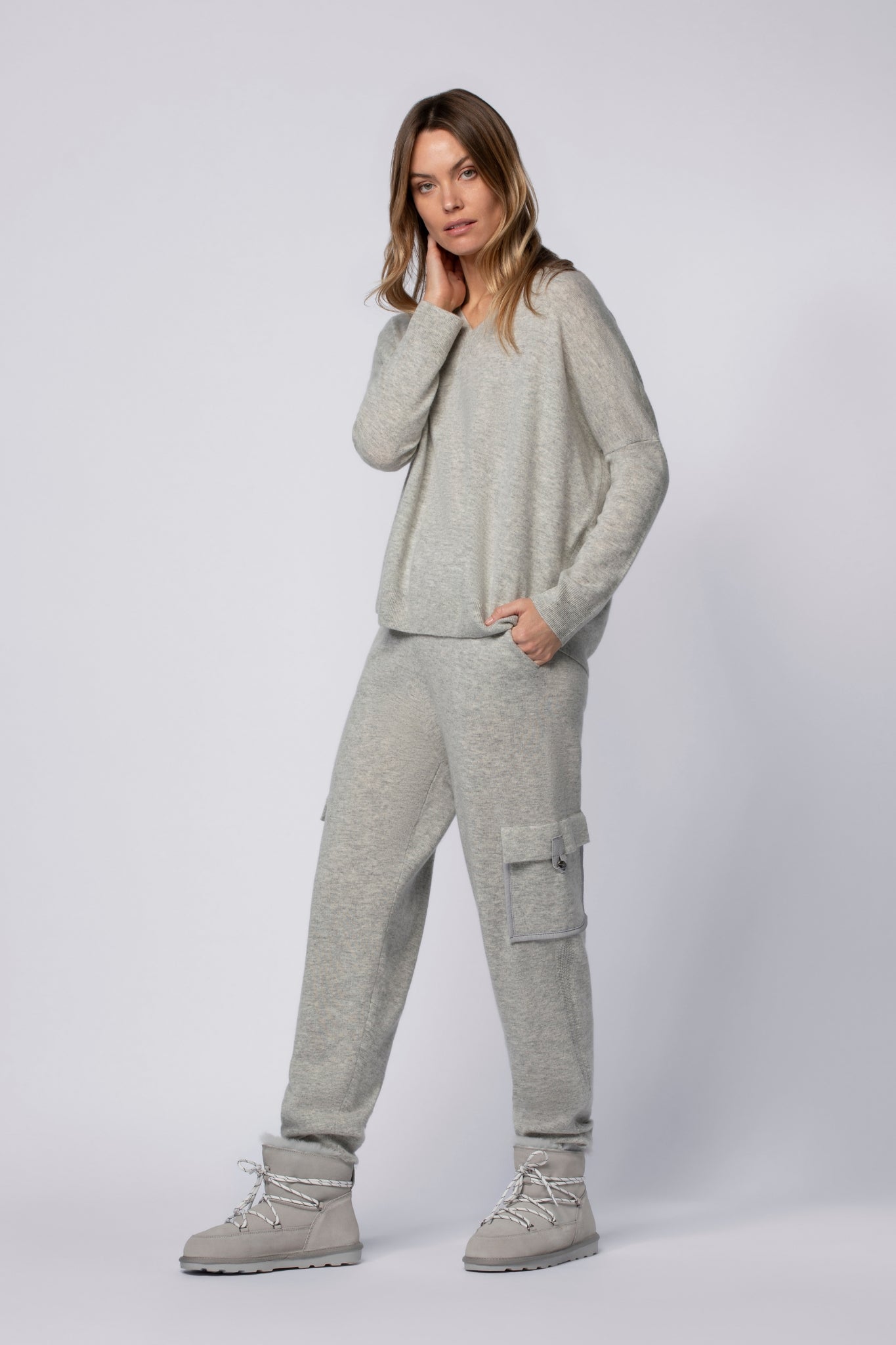 10 QTY NEW PANTALON EN MAILLE & CUIR