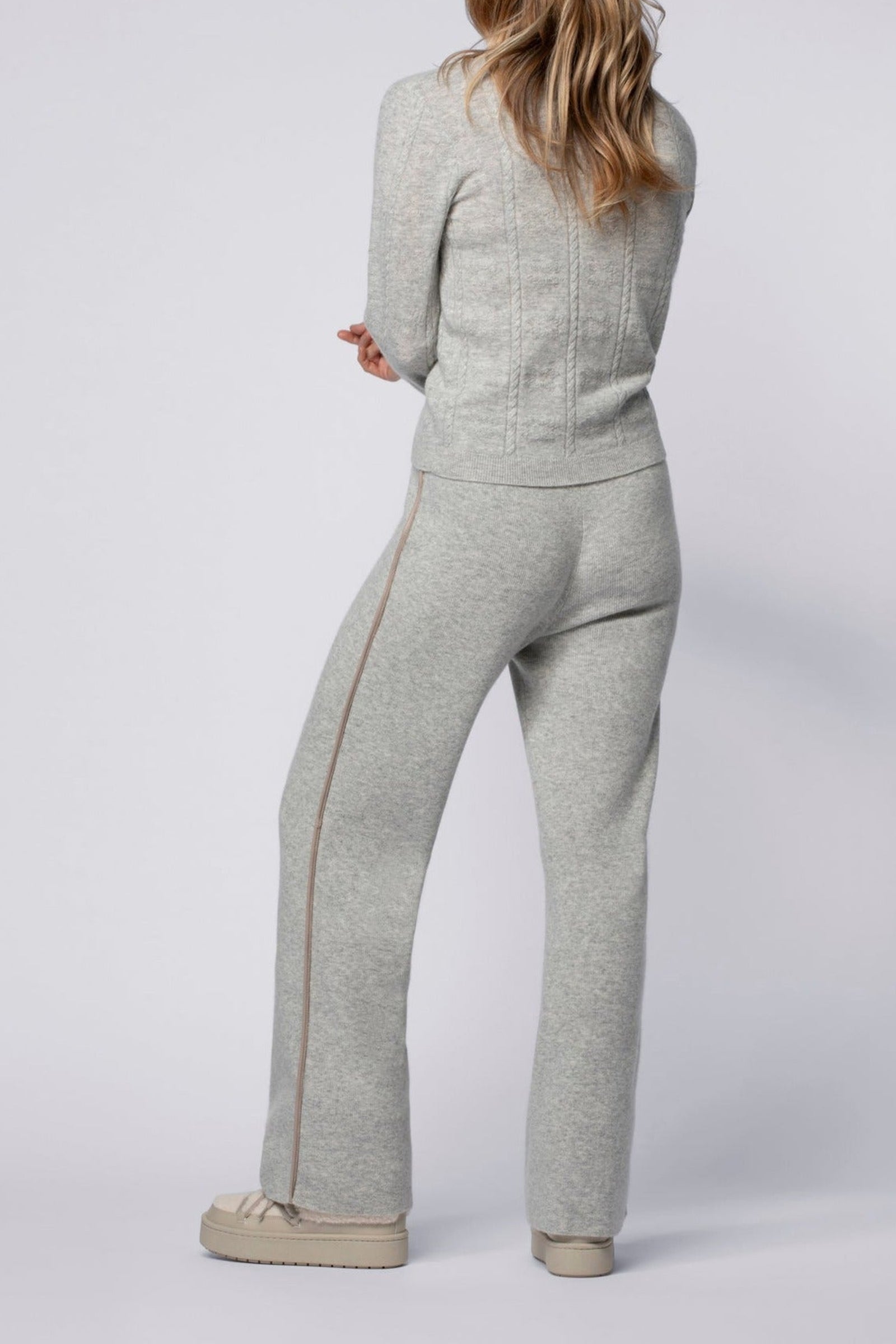 11 QTY NEW PANTALON EN MAILLE DROIT