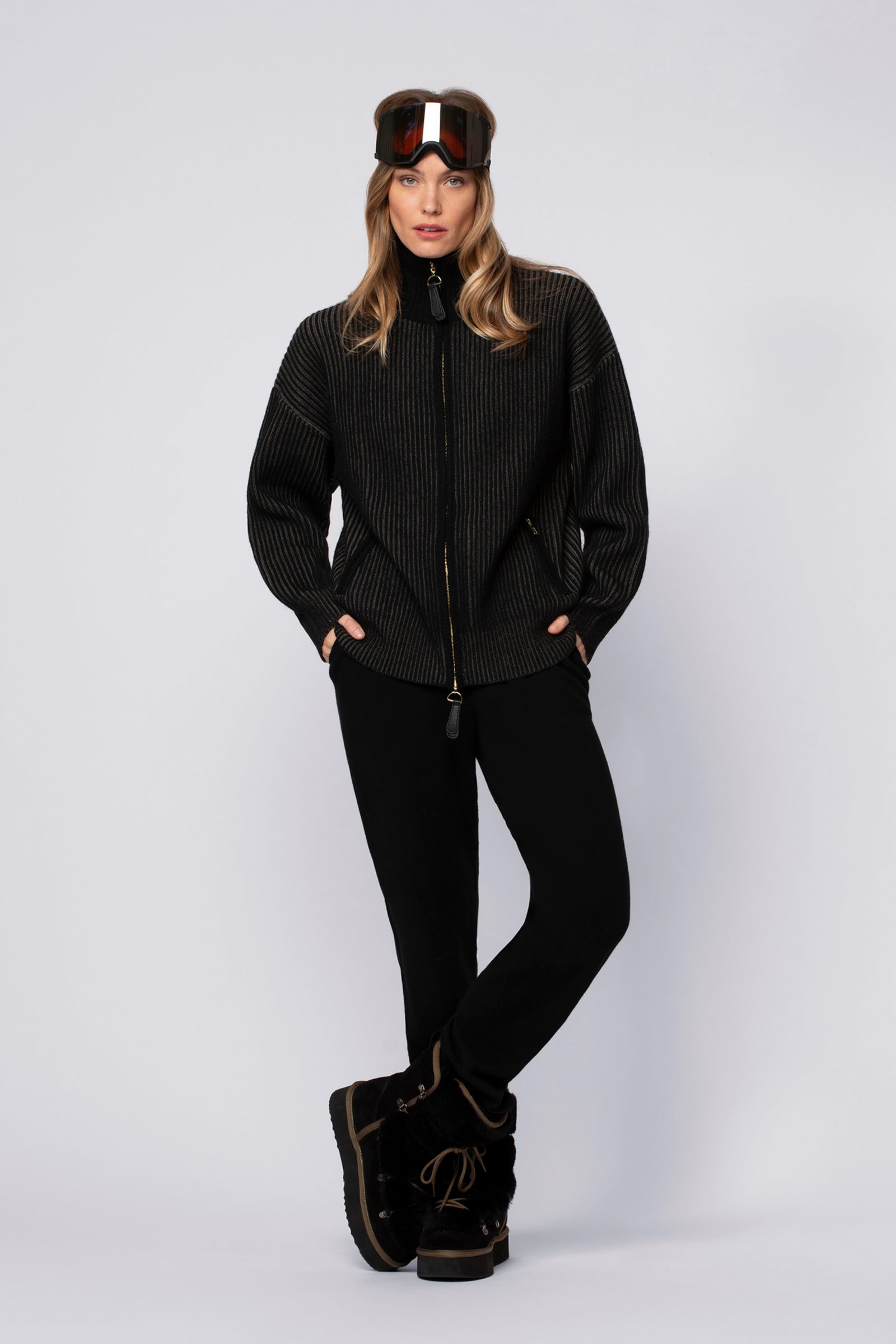 1 QTY NEW GILET EN MAILLE BICOLOR