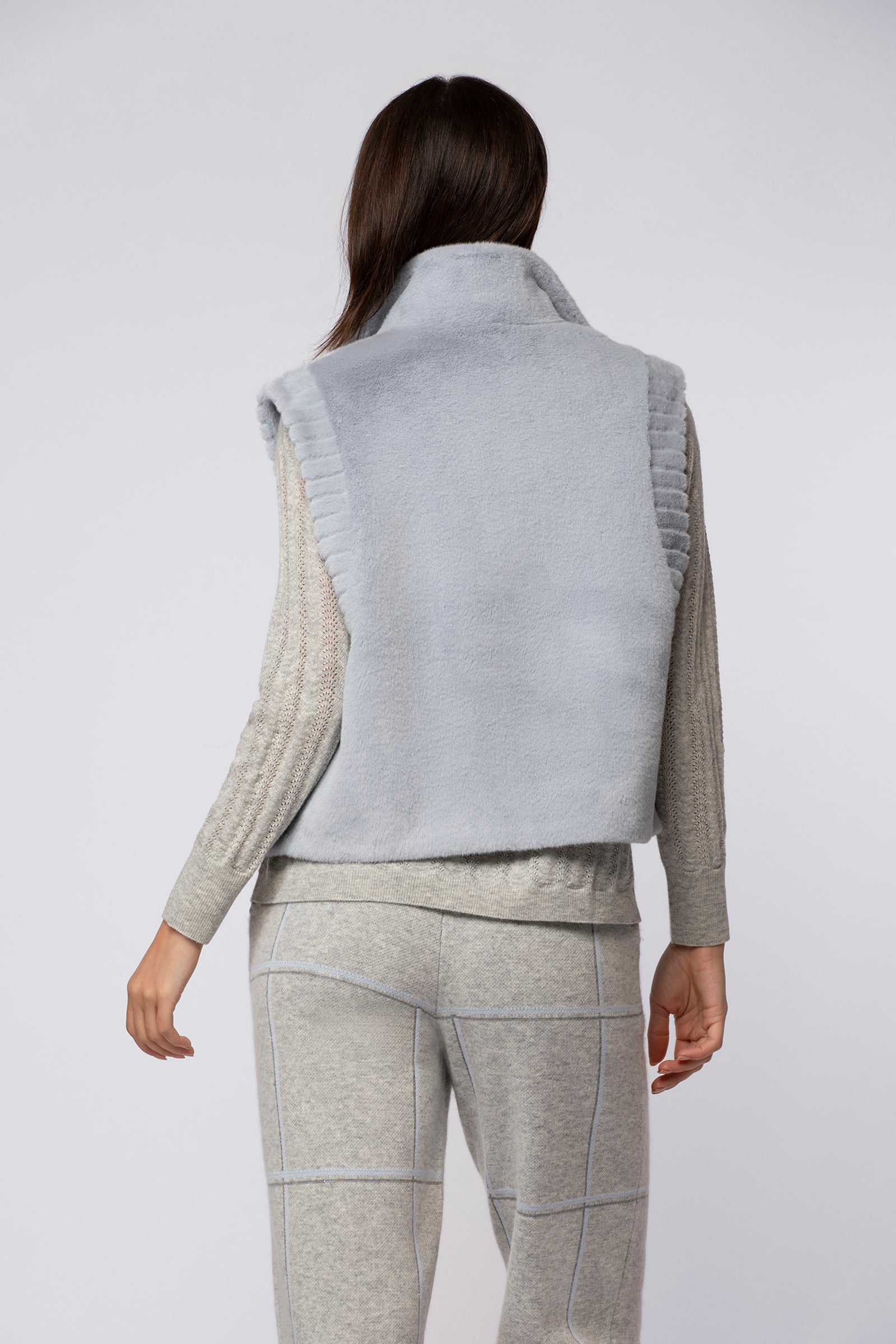 1 QTY NEW GILET IMITATION FOURRURE RAS