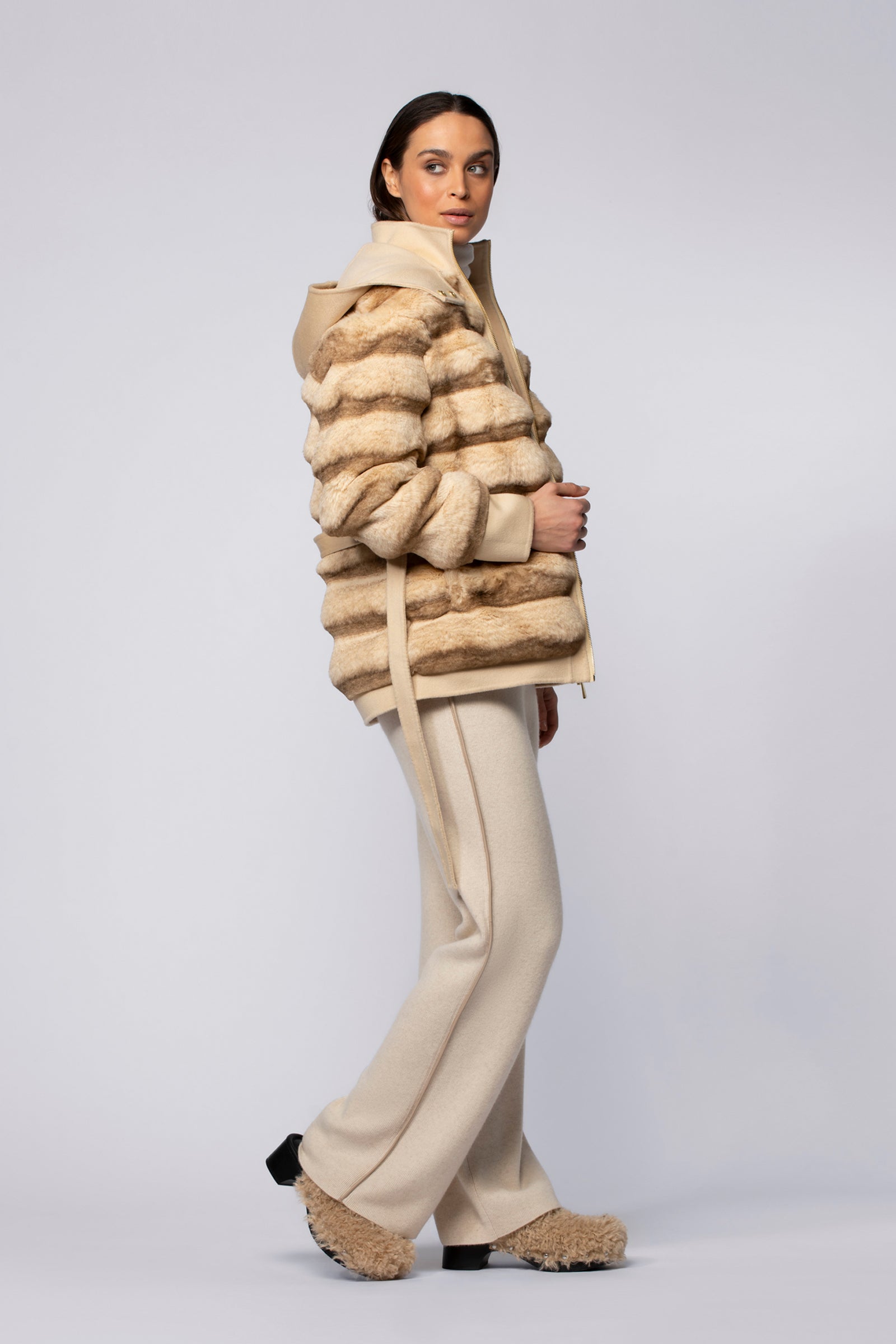 1 QTY NEW MANTEAU IMITATION CHINCHILLA