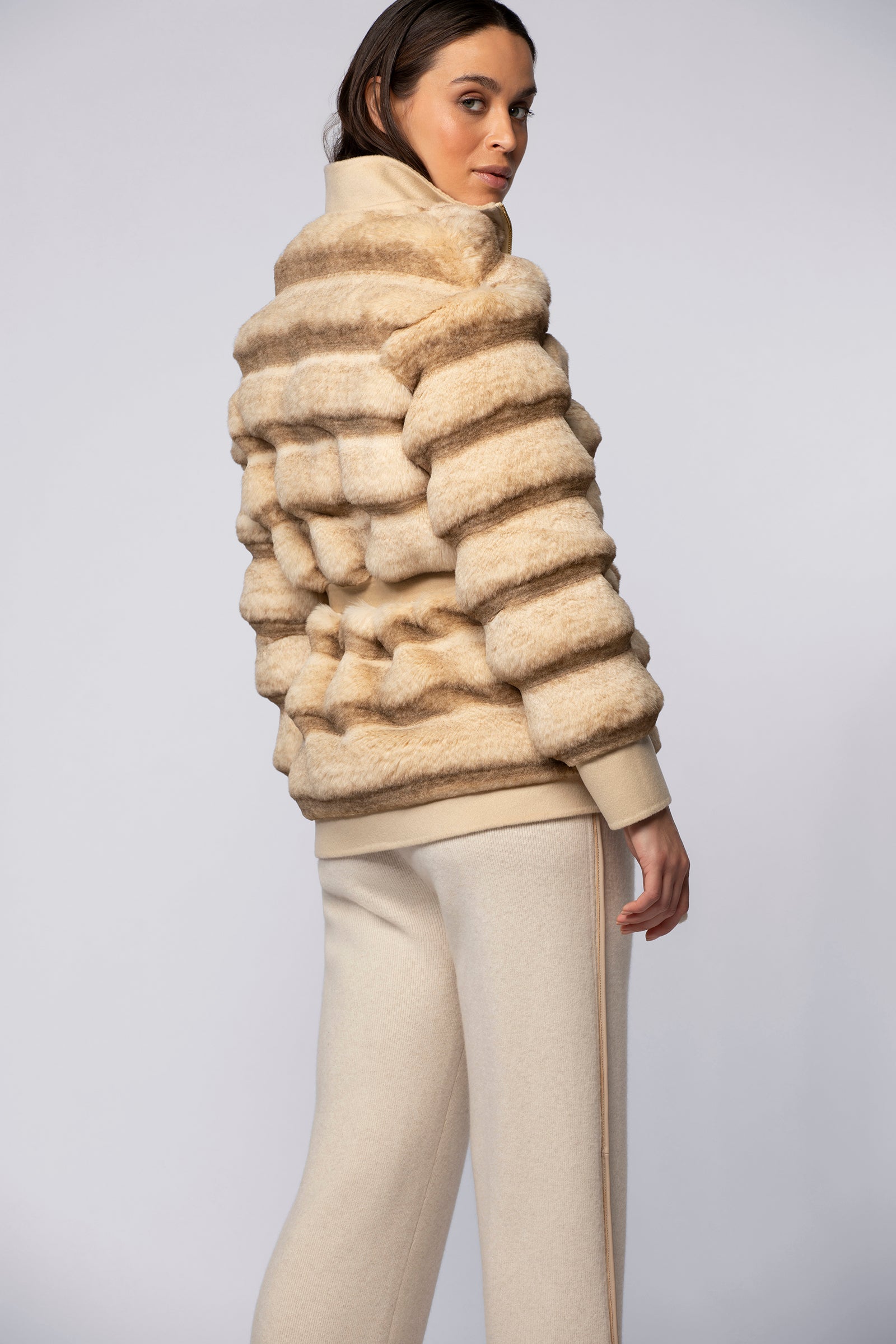 1 QTY NEW MANTEAU IMITATION CHINCHILLA