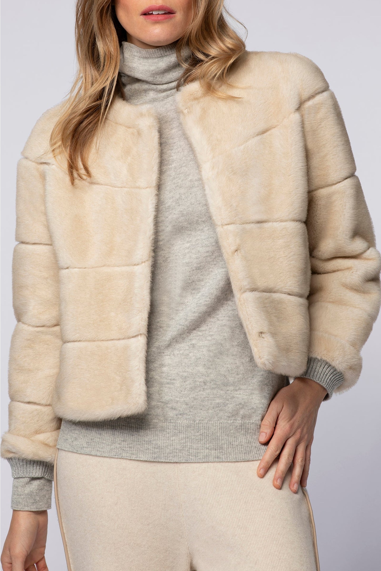 Short Maloa jacket in faux fur - Beige