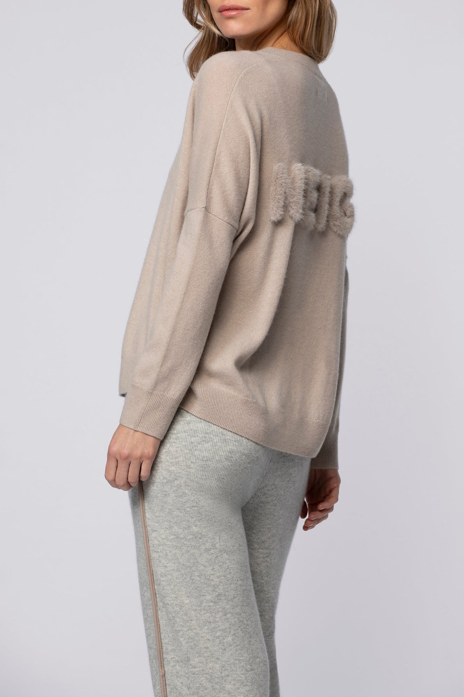 1 QTY NEW PULL EN MAILLE & FUREVER