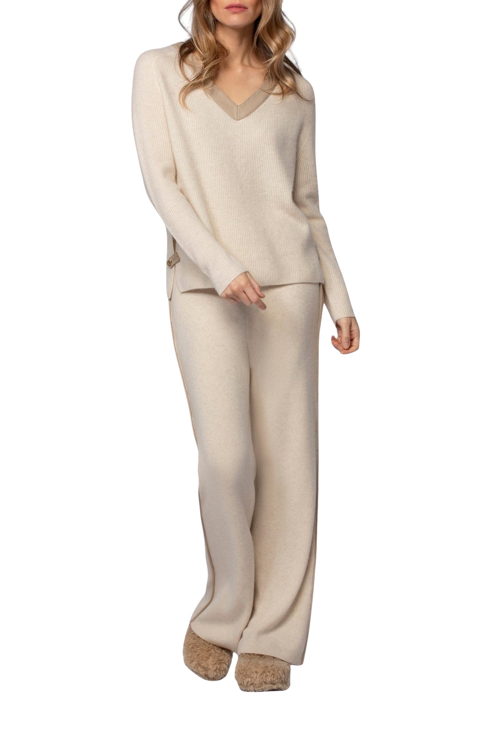 1 QTY NEW PULL COL V EMPIECEMENT CUIR