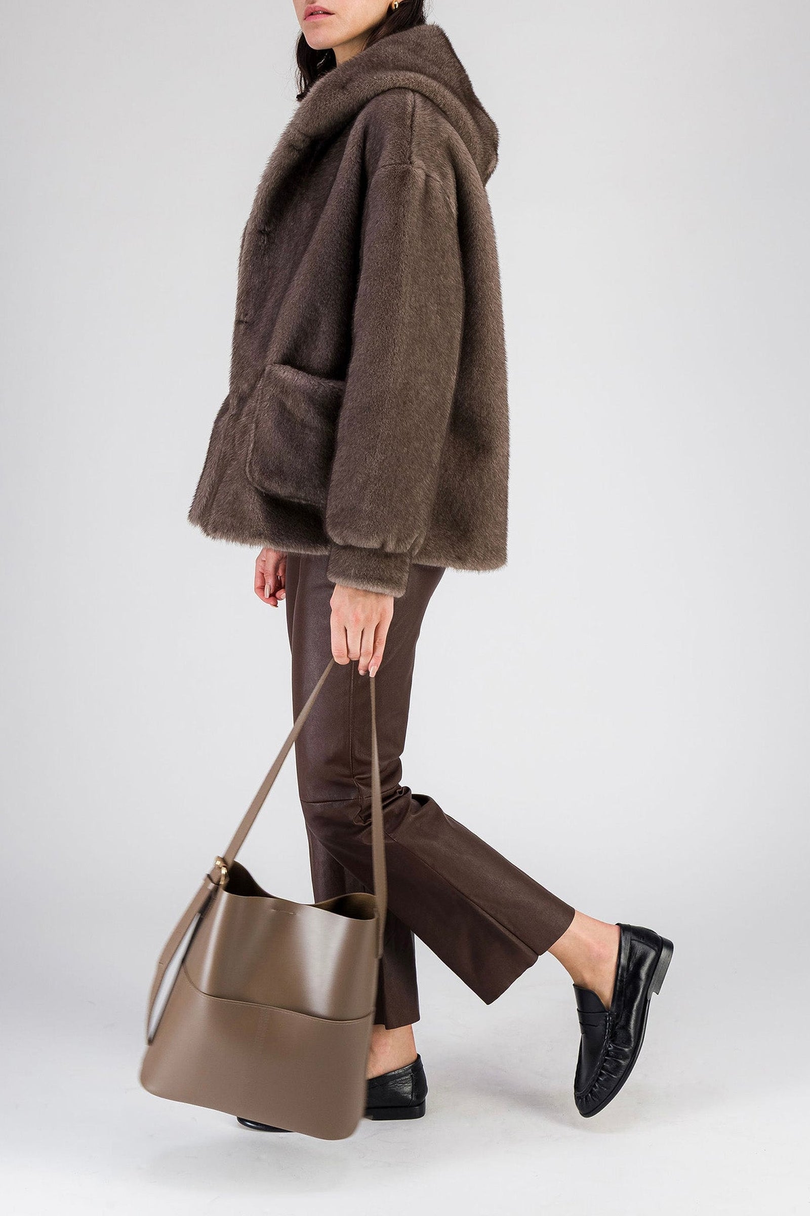 Manteau court à capuche effet vison - Iris