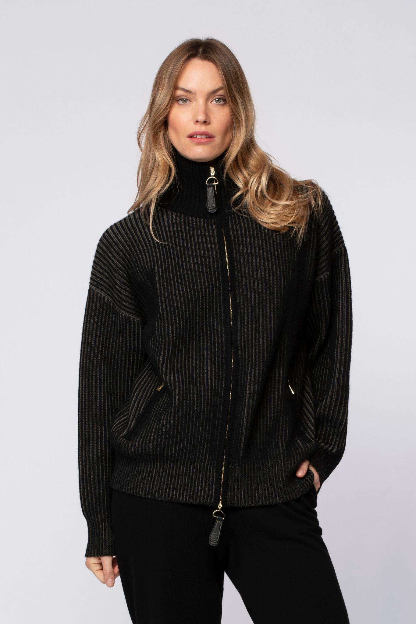 1 QTY NEW GILET EN MAILLE BICOLOR