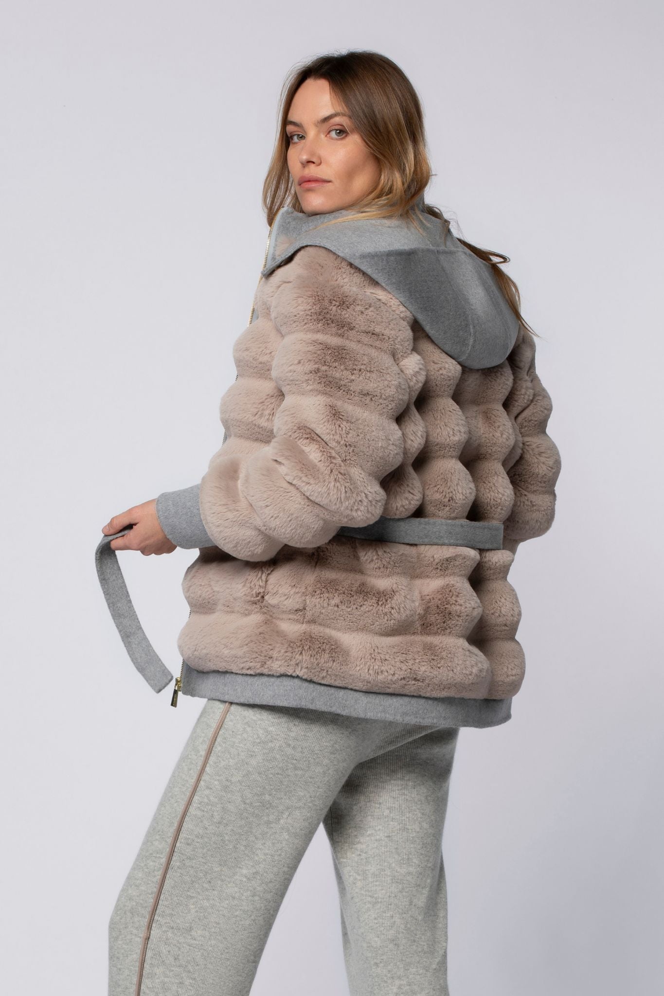1 QTY NEW MANTEAU IMITATION CHINCHILLA
