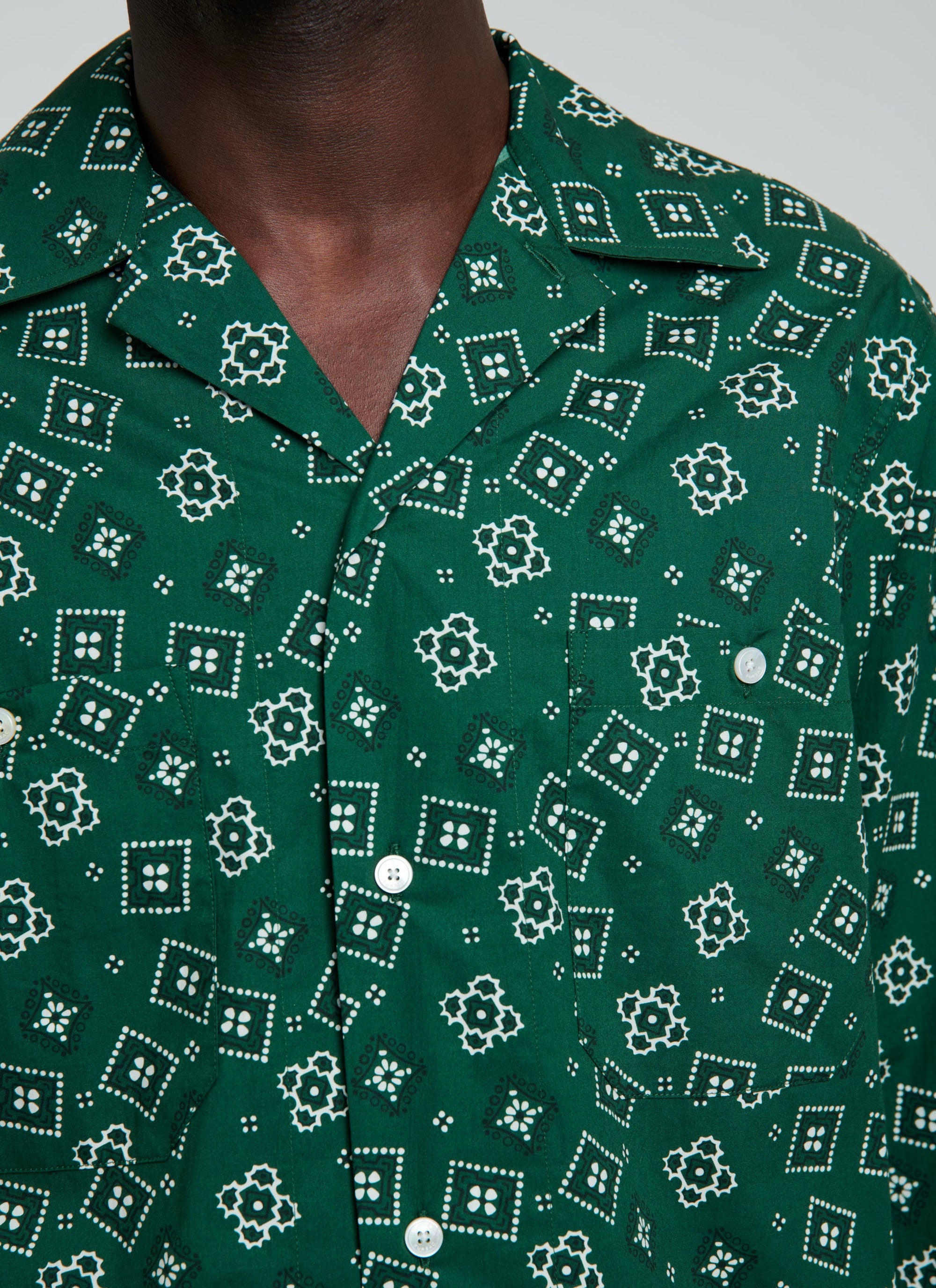 Bandana print shirt in cotton poplin - Bottle Green