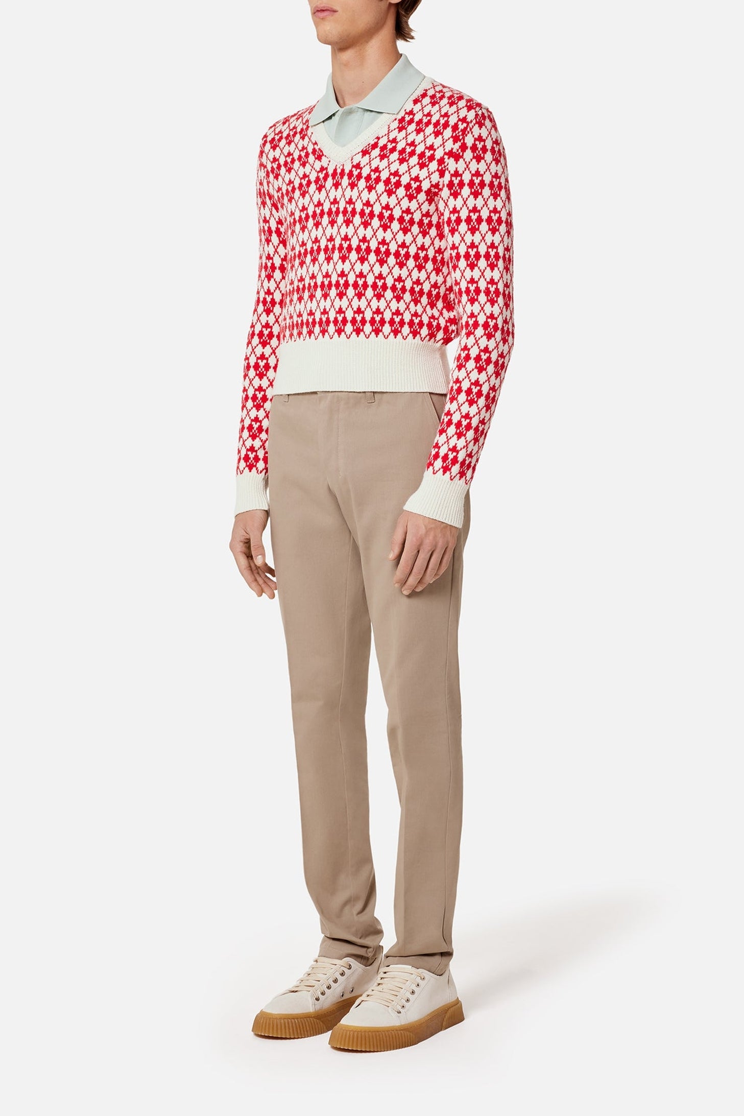 Pull jacqaurd col V en laine - Off White & Red