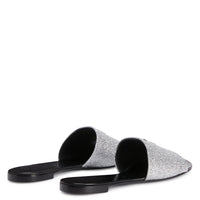 Souliers plats