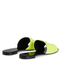 Souliers plats