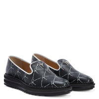 Souliers plats