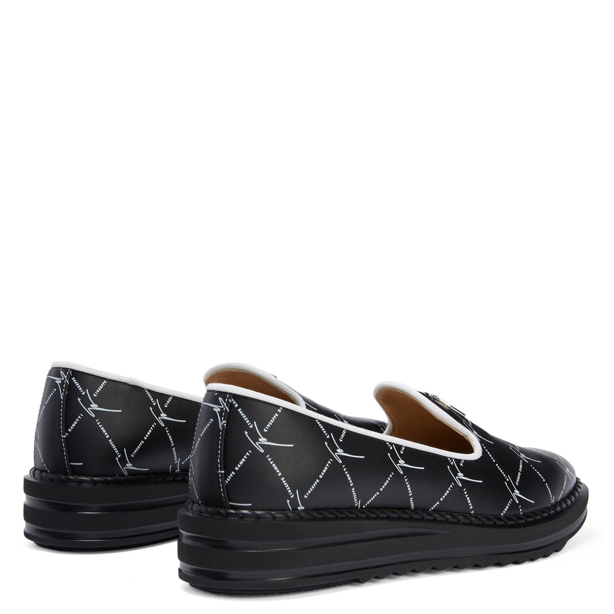 Souliers plats