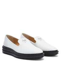 Souliers plats