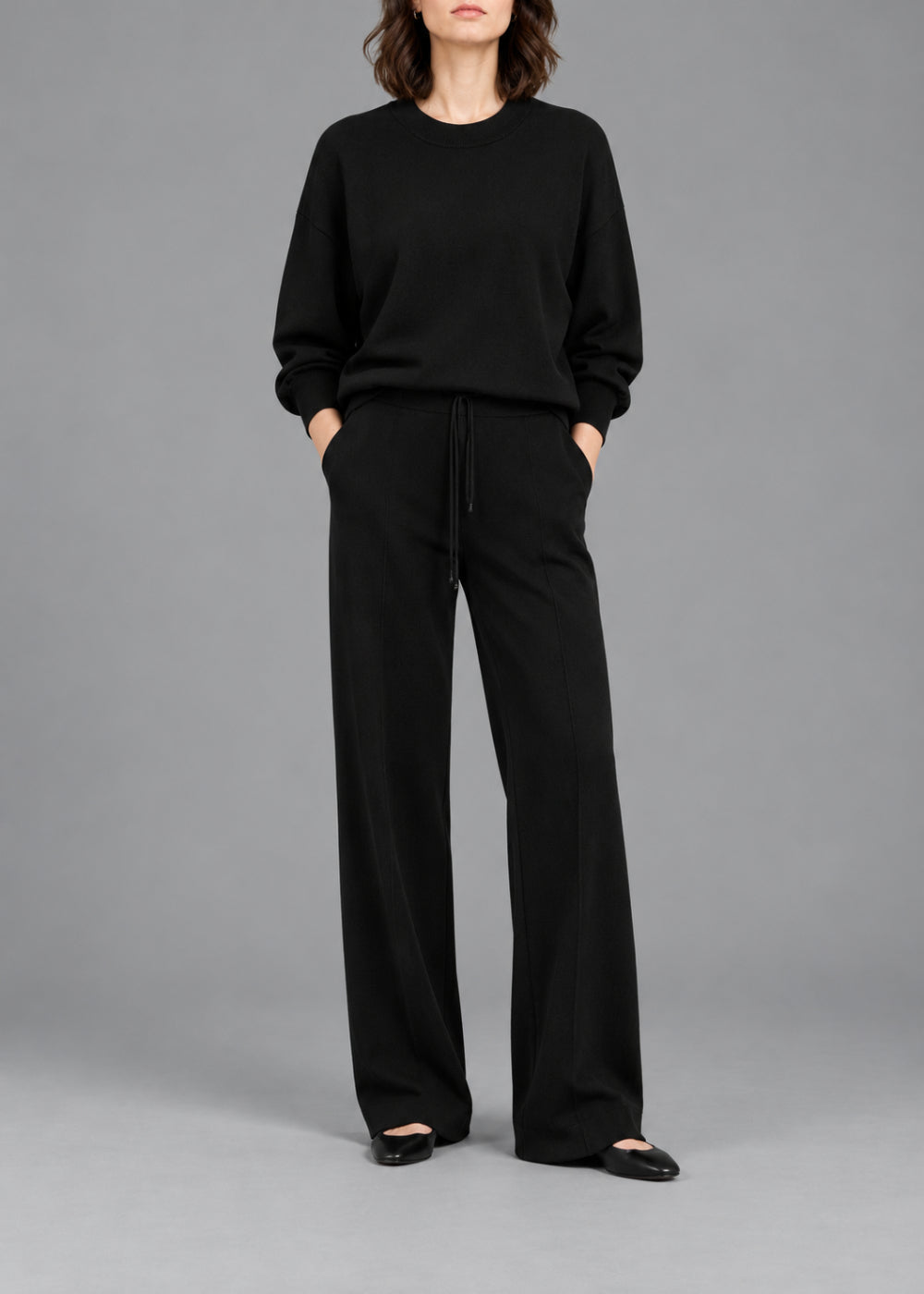 Boxy jumper with a round neck - Black