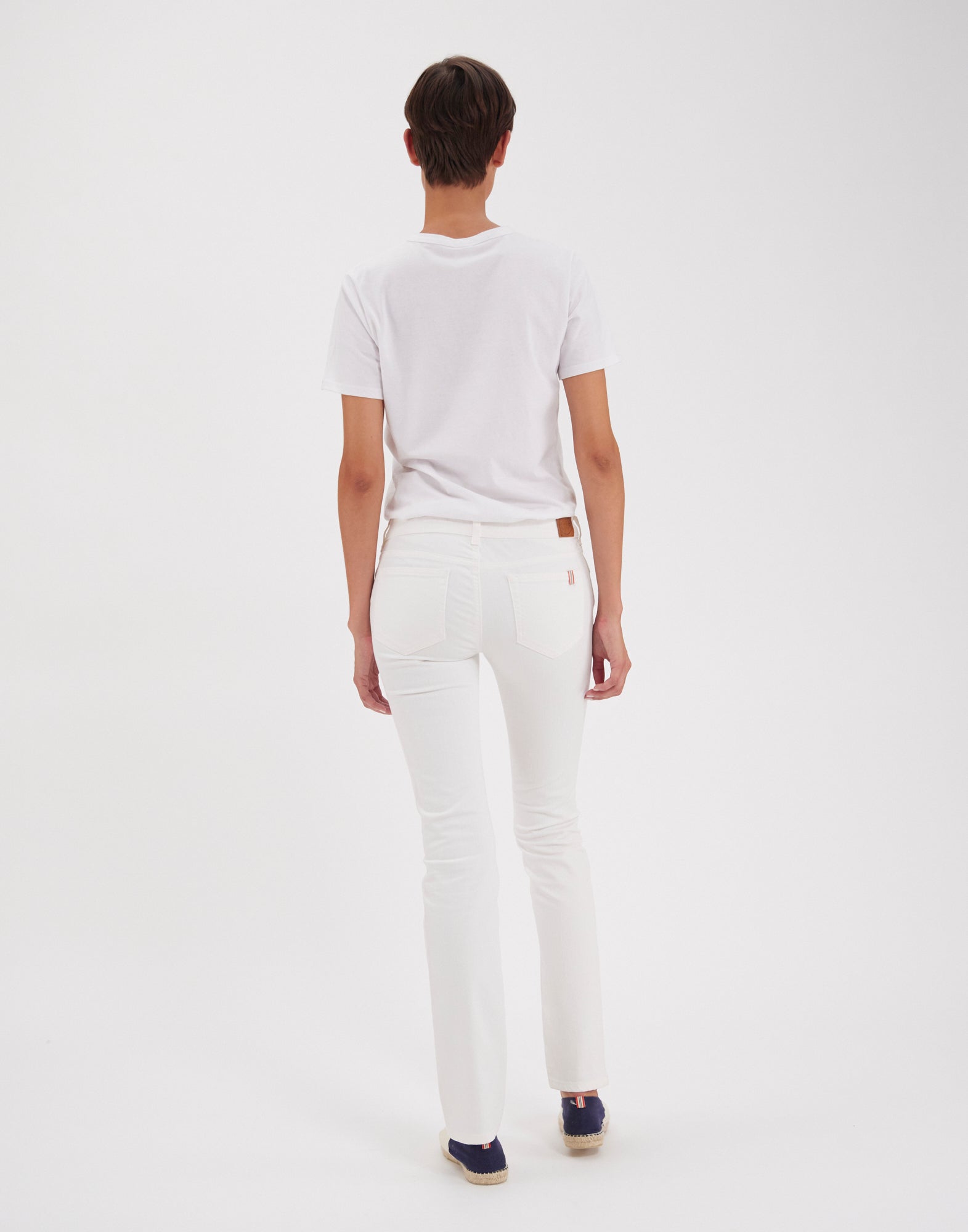 67qty NEW  / Jean Anémone -  White