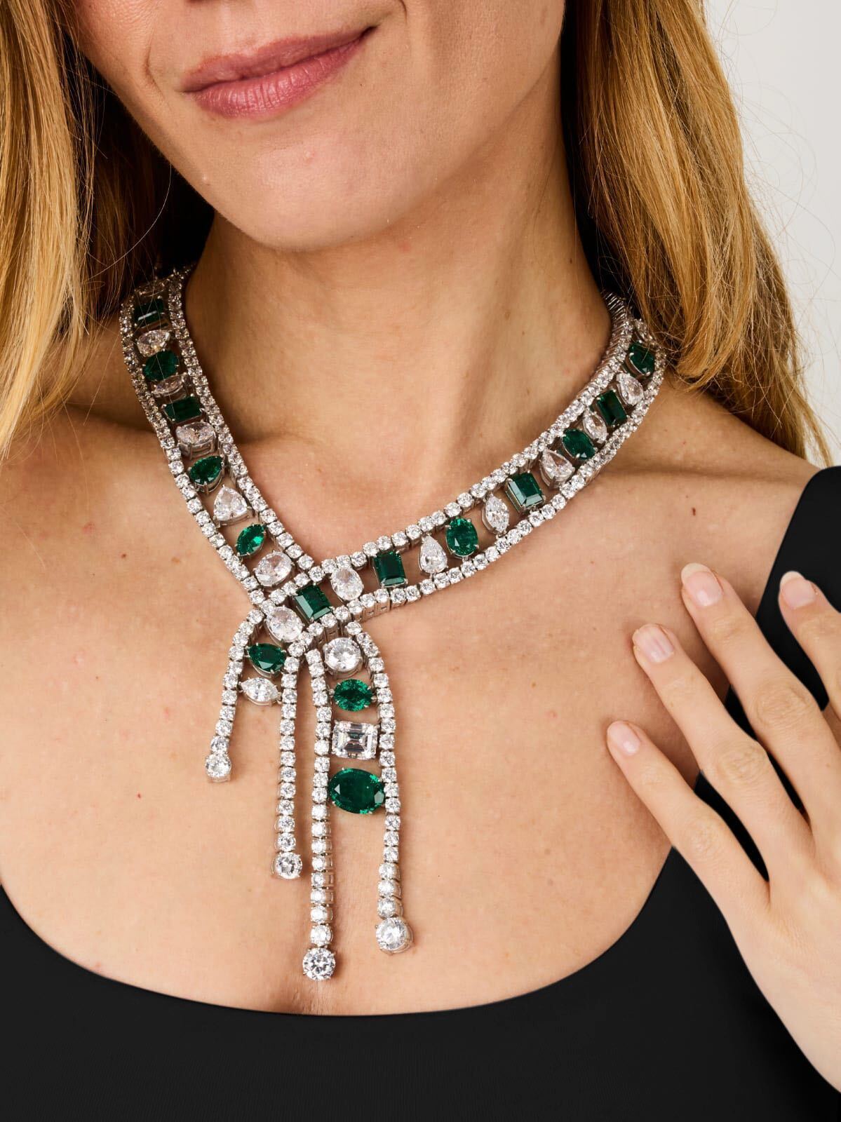 1qty NEW / Argent Collier cravate croisée Burmalite vert émeraude et blanche // RECO : 5850€