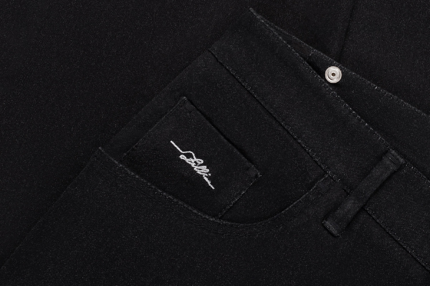Jean coupe droite à écusson  - Noir