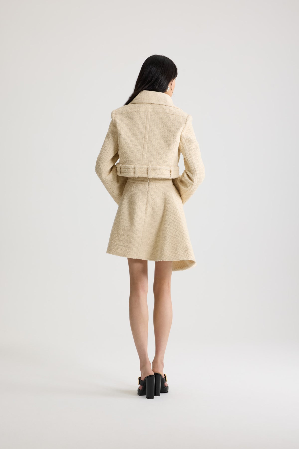No Label Snowberry White / Veste courte ceinturée en tweed de laine mélangée éco-responsable