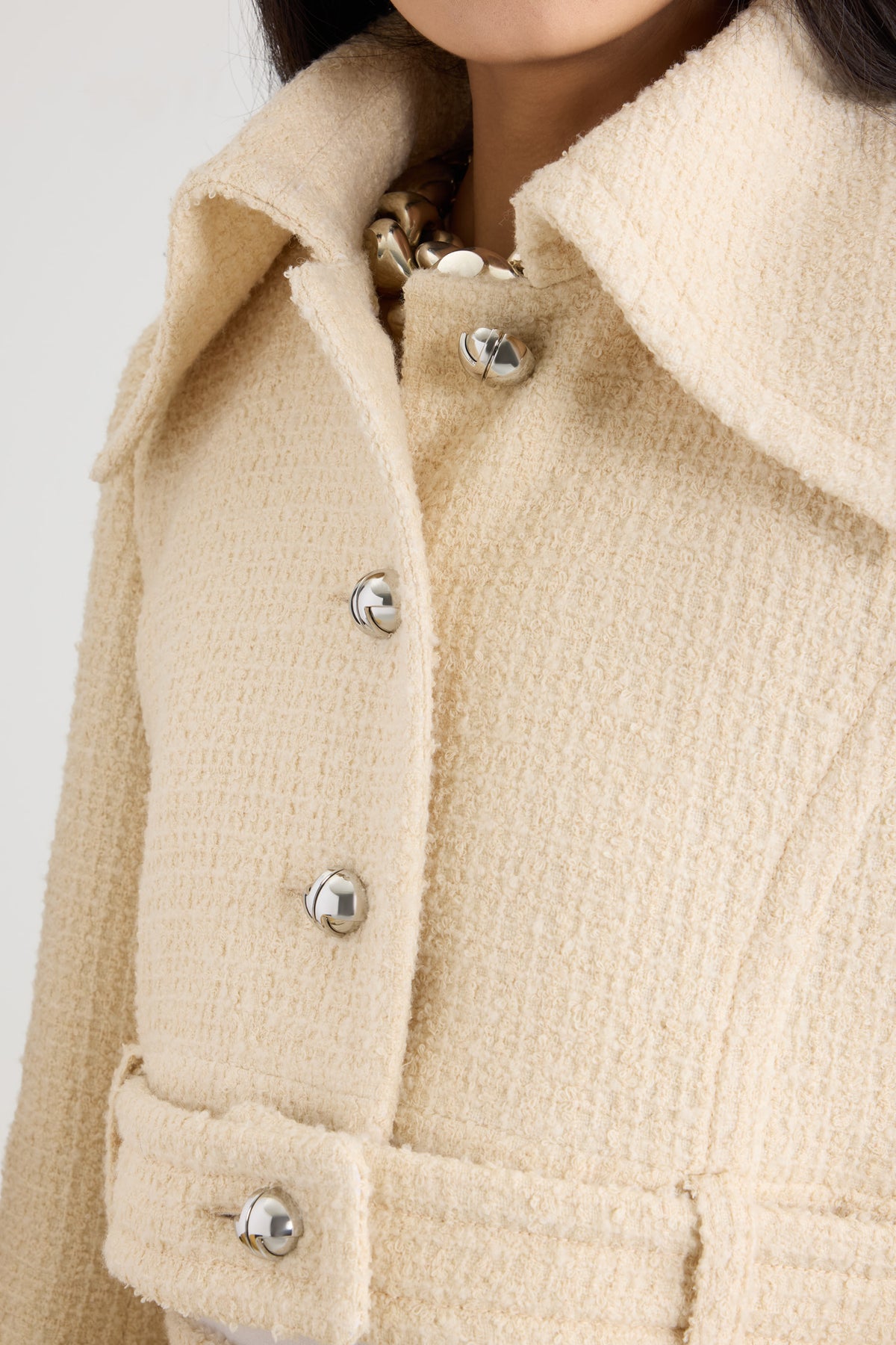 No Label Snowberry White / Veste courte ceinturée en tweed de laine mélangée éco-responsable