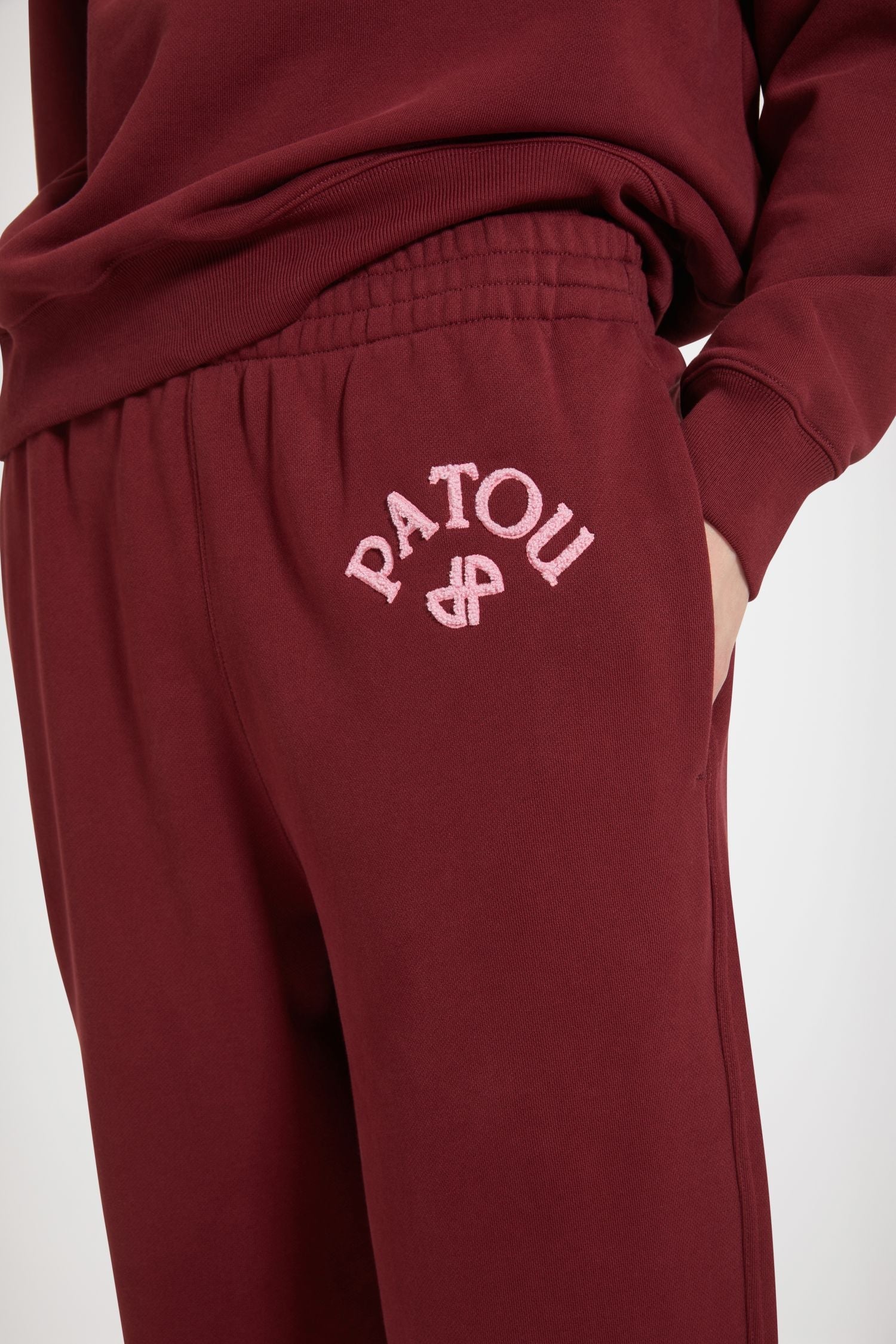 Pantalon de jogging à broderie bouclette en coton bio - Rouge Rubis