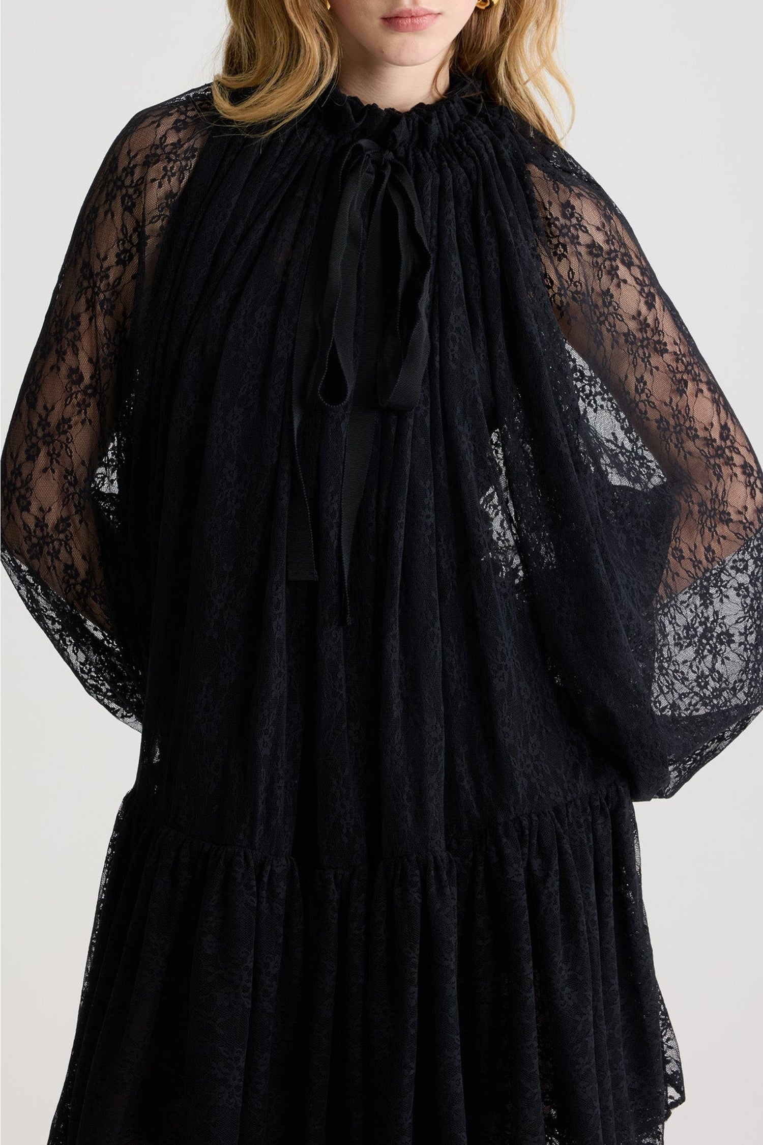 Robe courte à manches chauve-souris en dentelle - Noir
