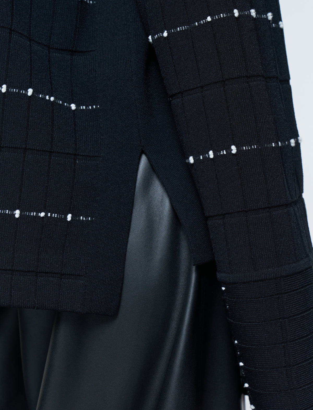Black & Ivory Cardigan Maille - Black & Ivory