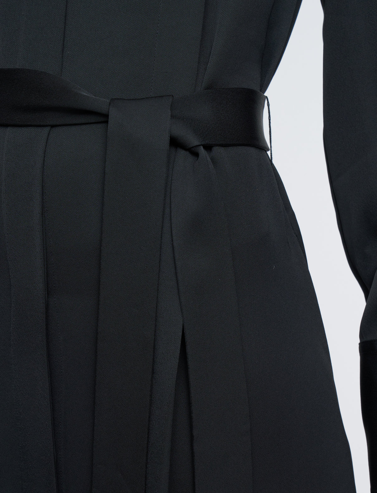 Black Robe - Black