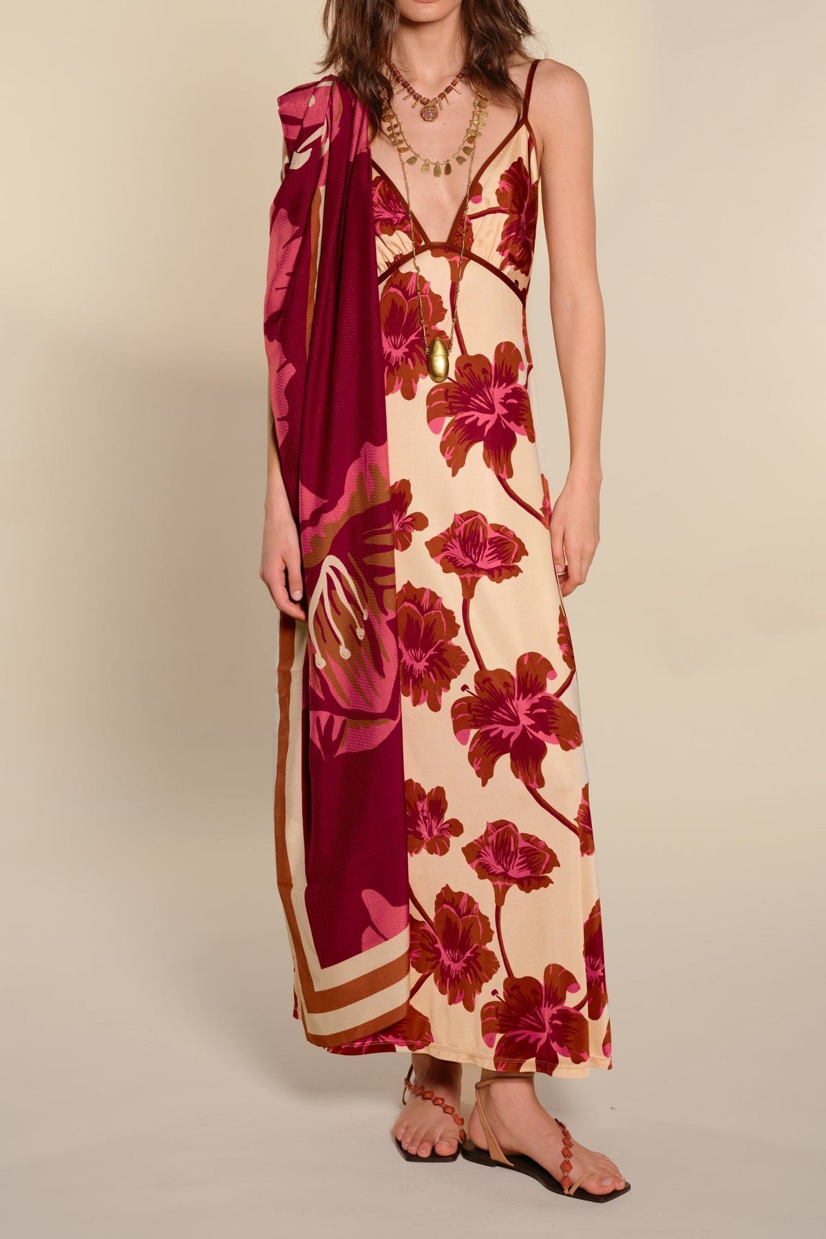 Delicate Astromelia Shawl - Wine